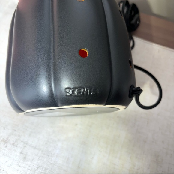 Scentsy Halloween Warmer ‘Jack’ Black Pumpkin Glow Jack-o’-lantern, Retired NIB - Picture 6 of 9